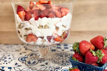 Strawberry Merenguito Trifle