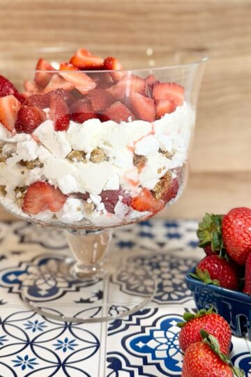 Strawberry Merenguito Trifle