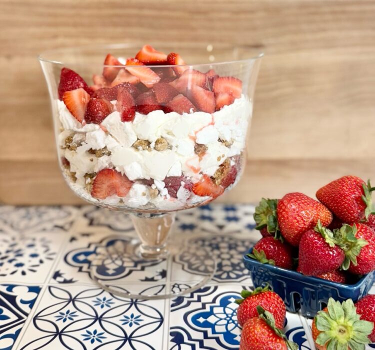 Strawberry Merenguito Trifle